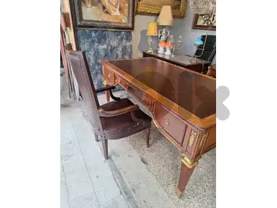 Grand bureau style Louis XVI french desk and leather chair