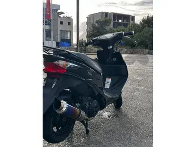 V125 Suzuki