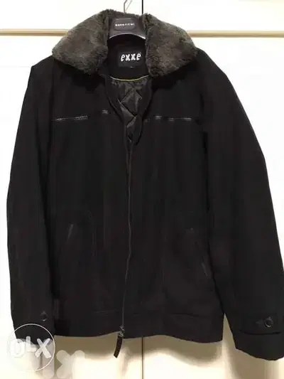man jacket dain black size L / XL , col fourrure w btenchel