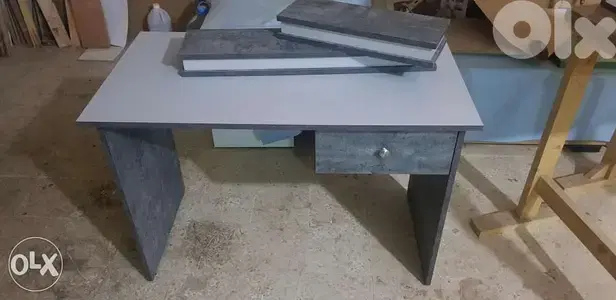 مكتب مع رفين لاميكا