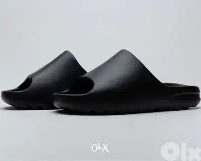 Black Yeezy Slide