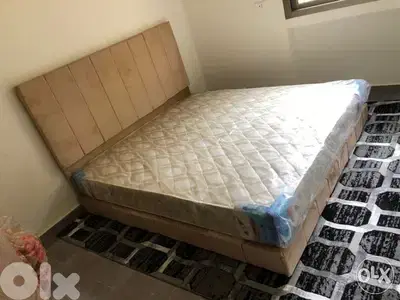 تخت مجوز منجد مع فرشه