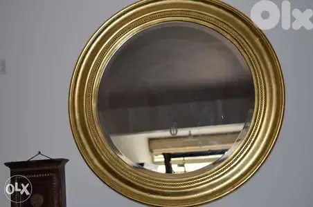 mirror with gold wood cader
