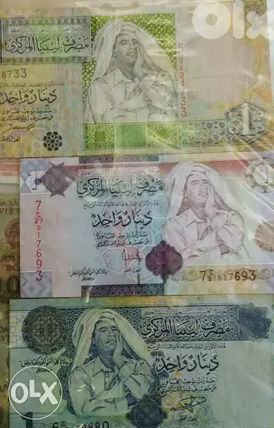 عملة ورقة دينار ليبيا عليها صورة القذافي