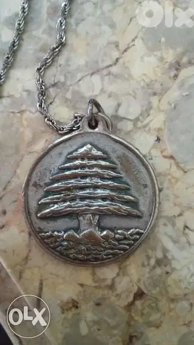 قلادة ارزة لبنان مع سنسال Lebanese Cedar neckless