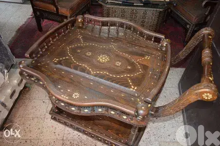 عربية خشب مطعمة صدف