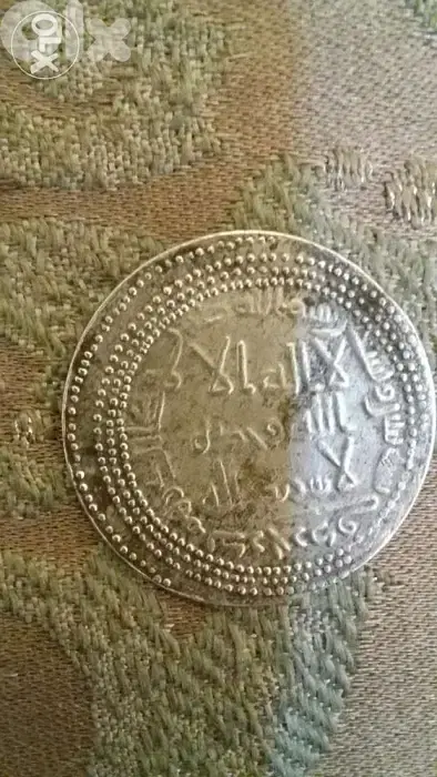 درهم اموي فضة سك في سنة ستة و تسعون للهجرة اي حوالي سنة 700 م