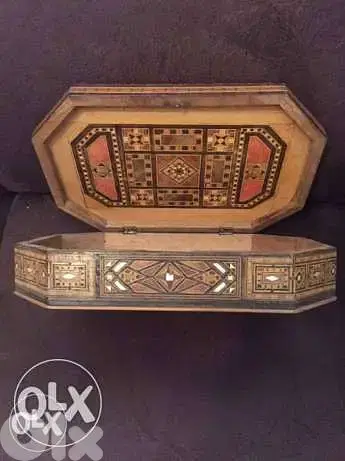 Precious Old wooden box 34 x 23 cm علبة خشب قديمة تراثية وثمينة