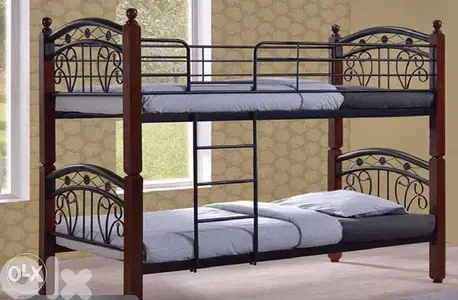 تخت طابقين مميز وسميك مع فرشات وهديه