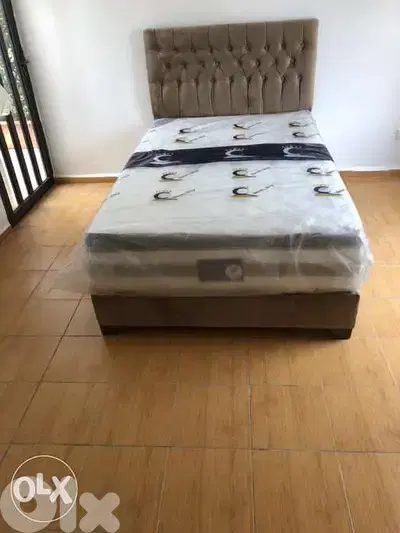 تخت مفرد ونص مع فرشه طبيه