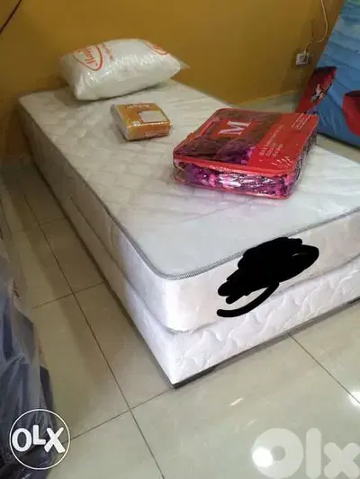 عرض خاص تخت مفرد منجد مع فرشه
