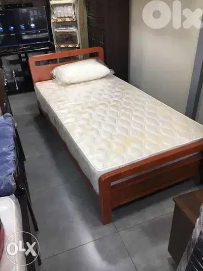 تخت مفرد سويدي مع فرشه وهديه