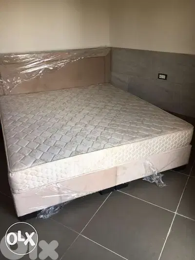 تخت مجوز منجد مميز مع فرشه fap