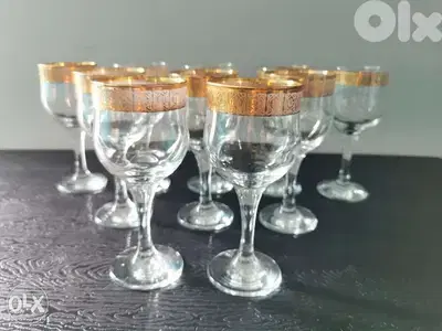 10 Gold rimmed wine glasses 10 Gold rimmed wine glasses