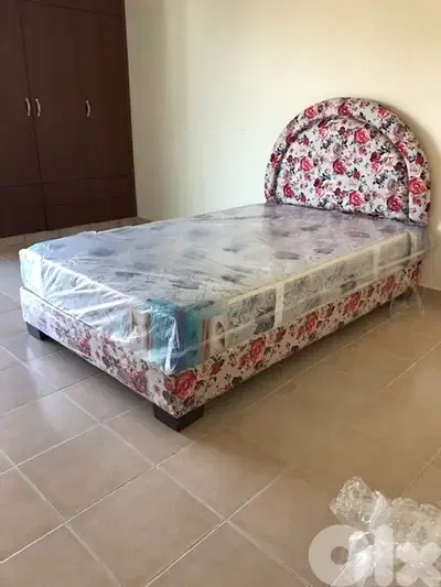 تخت مفرد منجد كل الالوان مع فرشه