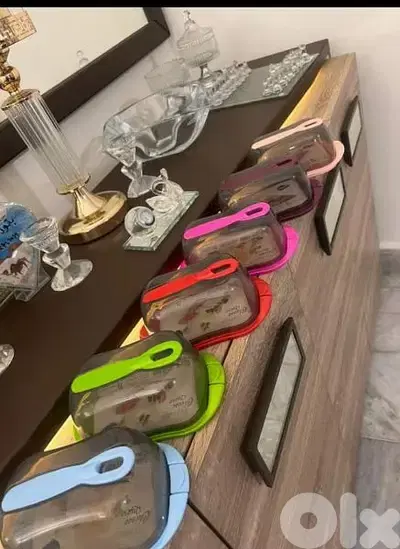 علبة زبدة مع سكين