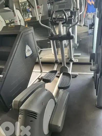LIFE FITNESS elliptical cardio Gym machine 03027072
