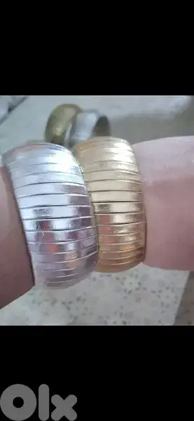 bracelet  2 colours 2=15$