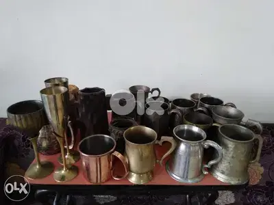 كبايات مشروب قديمين مزخرفين نحاس وفضيات