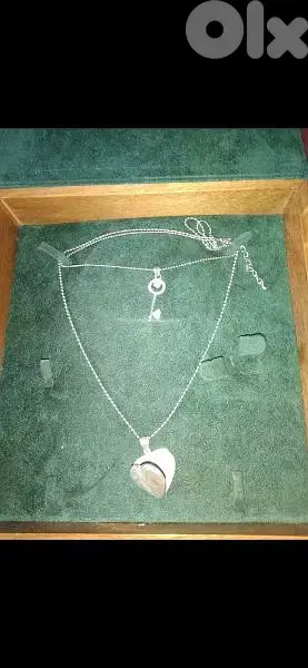 necklace silver pendant heart open box
