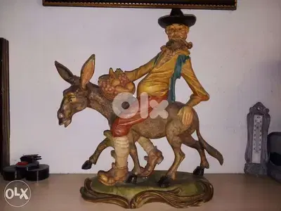 مجسم قديم صنع ايطاليا قياس ٢٣*٣٠ سم