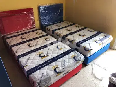تخت مفرد منجد مع فرشه طبيه