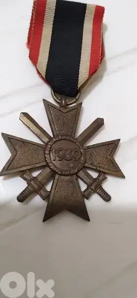 World War Two German Nazi Hitler Medal The Sawastica & swords 1939ص