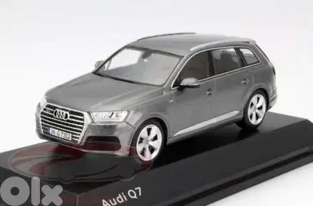Audi Q7 (2015) diecast car model 1:43.