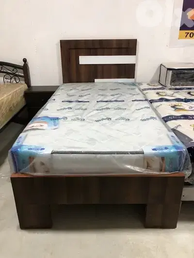 تخت مفرد خشب مع فرشه