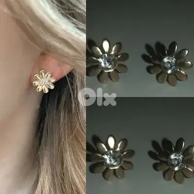 daisy studs earrings colour gold
