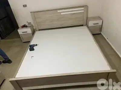 أوضة نوم بلا خزانة