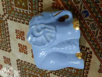 Vase light blue elephant. فاز ازرق فاتح