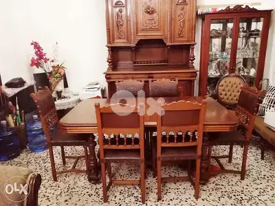 غرفة طعام فرنساوية كراسي جلد طبيعي طاولة بتكبر وبيفي شغل هنري٢ فرنسي