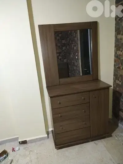 شوفنيرا مع مرايه ودرفه