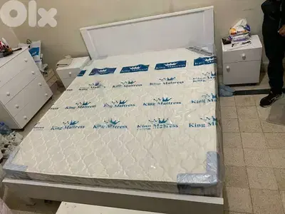 أوضة نوم مع فرشة بلا خزانة