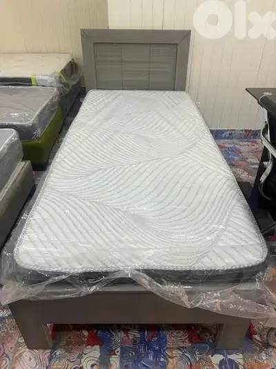 تخت مفرد مع الفرشة ١٢٥$