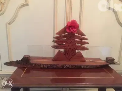 Cedar Wood Art Piece قطعة فنية من خشب الأرز