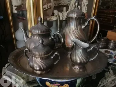 ابريق حليب وشاي وماي ساخنة مع سكرية وصنية انجليزي مميز انتيك