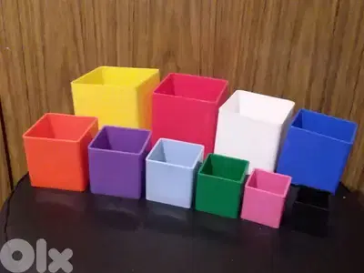ASSEMBLING CUBES by syze Child great plastic colored squares boxes toy