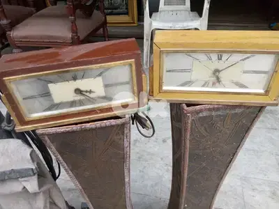ساعة قديمة كهربا لونين