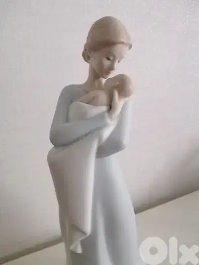 Lladró Mother & Baby - hand made porcelain statue