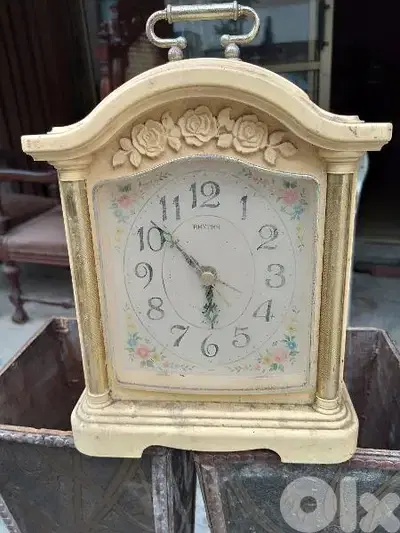 ساعة بطارية قديمة