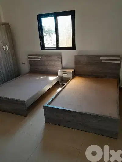 تختين 120 سم  مع كمود وشفنيرة مع مرايا
