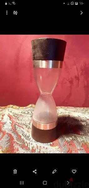 مطحنة فلفل على شكل ساعة رملية