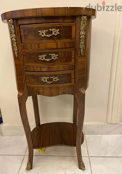 table with 3 drawers