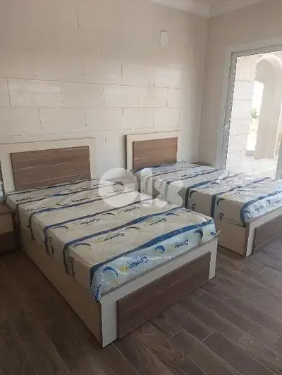 تختين مفرد و نص مع فرشات طبية مع 3 كومود جديدة من المعمل(97).
