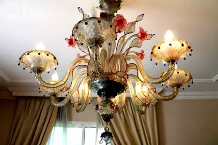 MURANO Chandelier “hangs from the ceiling” @ 3000$