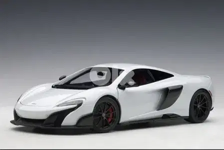Mclaren 675LT diecast car model 1;18.
