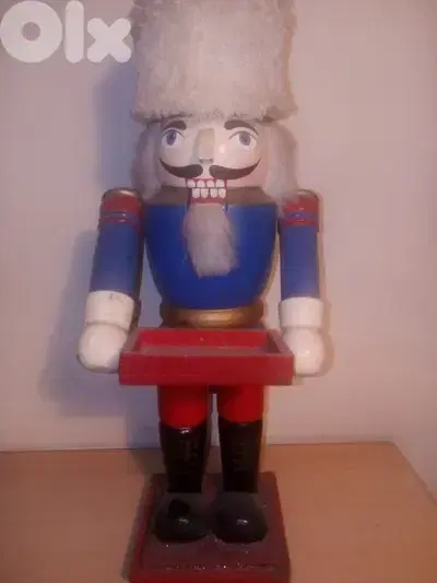 nutcrackers  38cm starting 10$