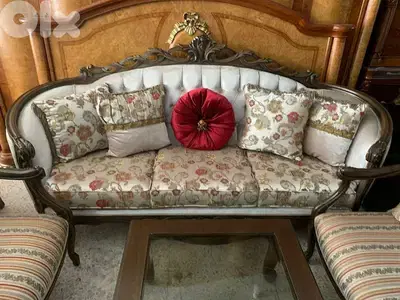طقم كنبايات حفر خشب زان خمس قطع وطاولة